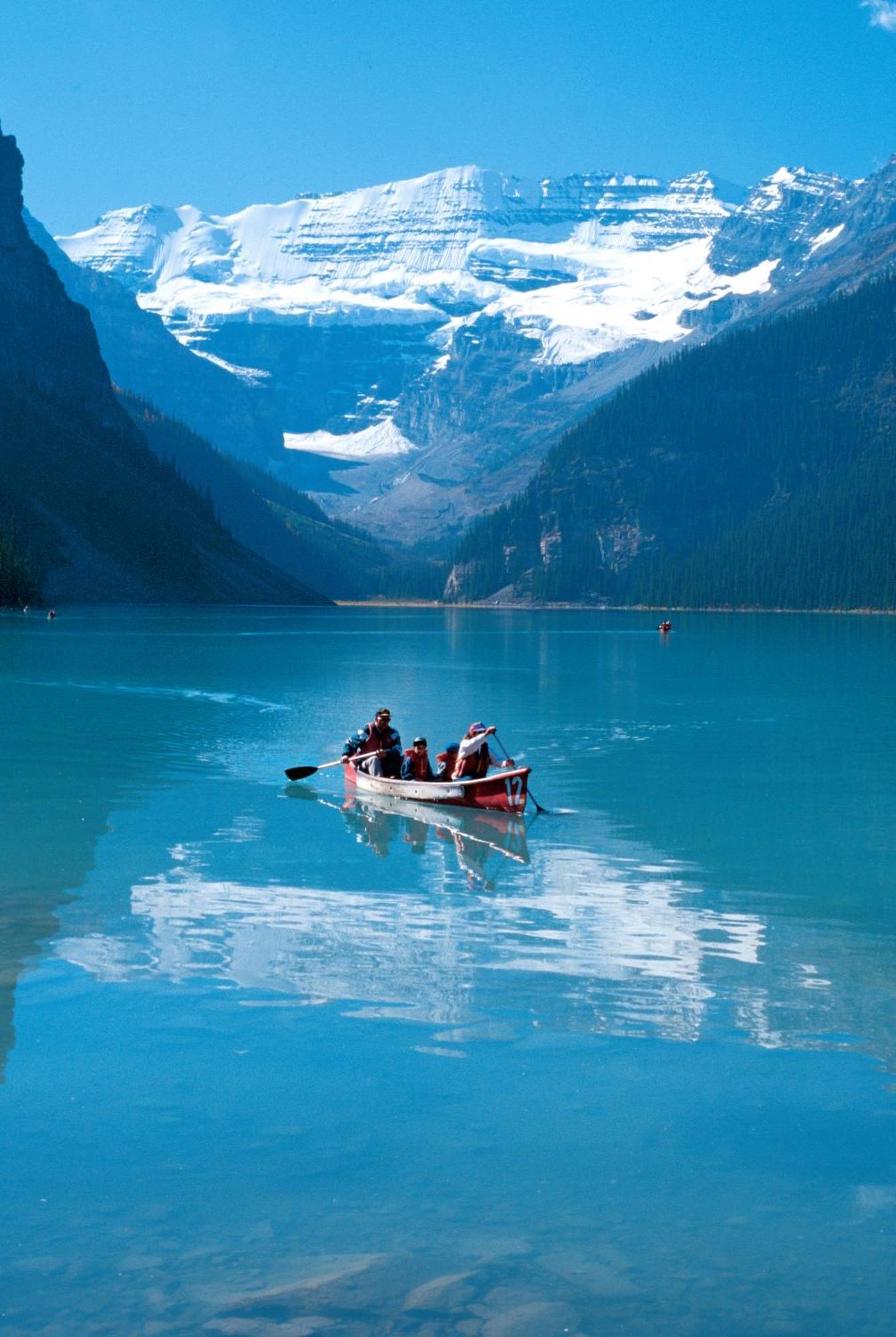 Paradise Lodge And Bungalows Lake Louise Exterior photo